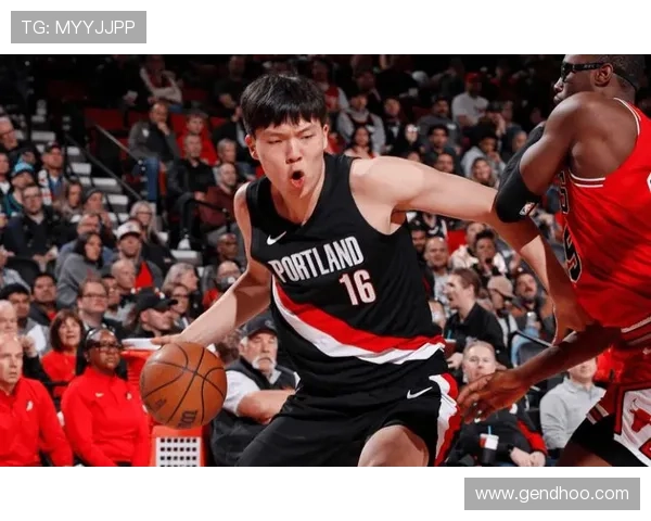 罗威半场表现平平犯规过多仅得4分5板1断1帽影响球队战局