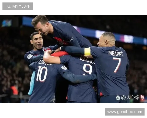 阿什拉夫上半场双响助巴黎领先两球展现边后卫实力